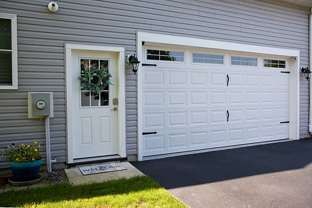 24/7 Emergency Garage Door Panel Replacement experts in Sheridan, IL